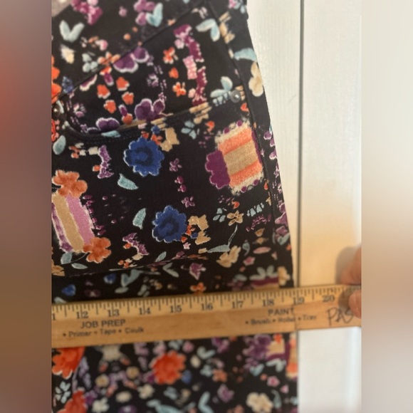 Levi’s demi curve slim jeans - Picture 7 of 10